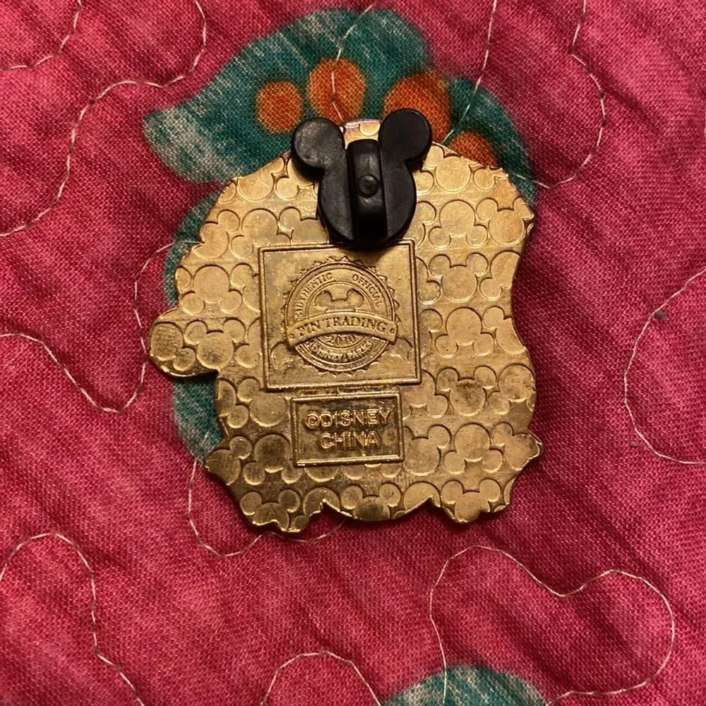 Animal Kingdom Trading pin - Picture 2 of 2